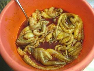 bạch tuộc nướng nè bà con...lai rai hôm 5-5