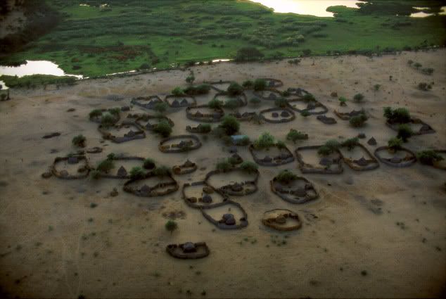 Villagesurlariveseptentrionaledulac.jpg