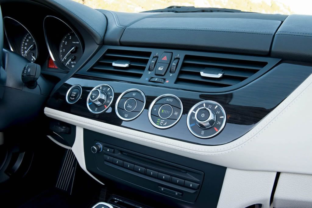 2010_z4_hi_02.jpg