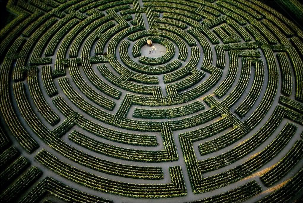 LeplusgrandlabyrinthedumondeReignac.jpg