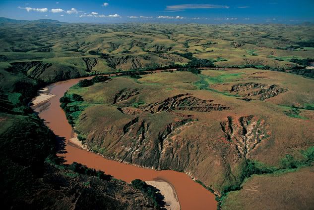 Madagascar10RivireMahajilotraversan.jpg