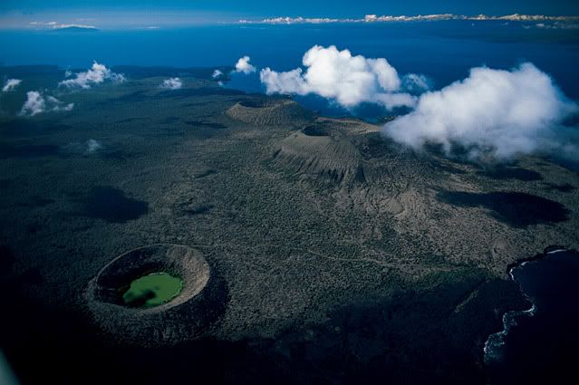 VolcanssurlarchipeldesGalapagosE-1.jpg