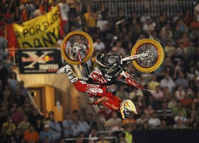 red-bull-x-fighters_02.jpg