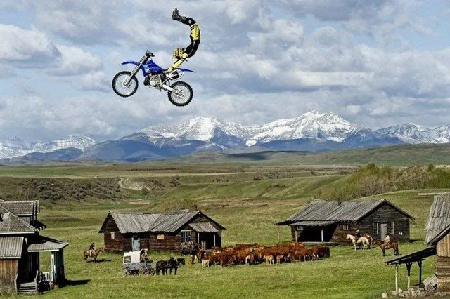 red-bull-x-fighters_03.jpg