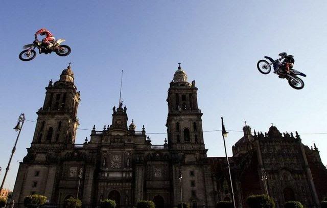 red-bull-x-fighters_04.jpg