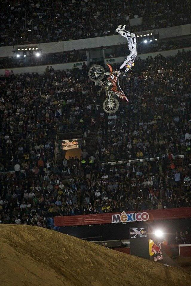 red-bull-x-fighters_09.jpg