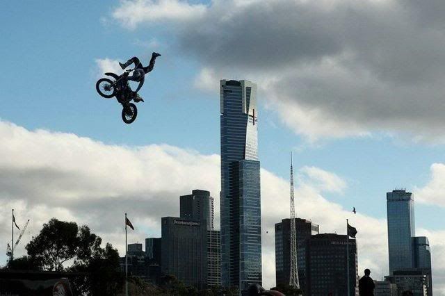 red-bull-x-fighters_16.jpg