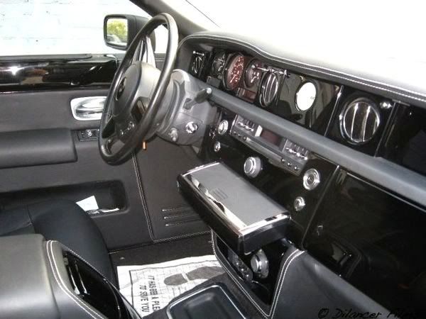 matte-black-rolls-royce-phantom_2.jpg