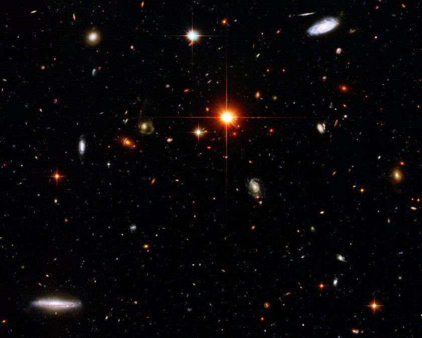 Astronomy-GalaxyField-byHST01.jpg