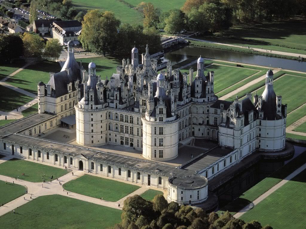 ChambordCastleVal-de-LoireFrance.jpg