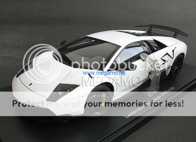 18 AutoArt Murcielago Lamborghini LP670 4 SV Super Veloce Matt White 