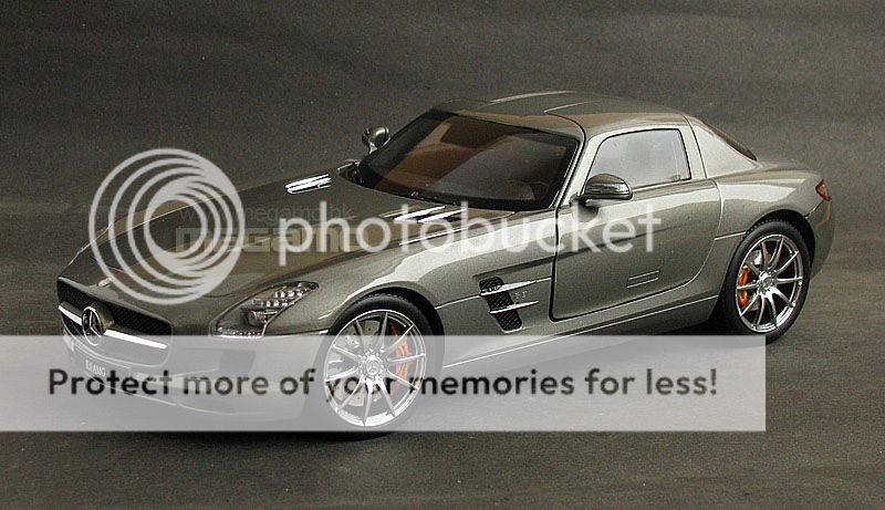 18 GT AUTOS GTA Welly Mercedes Benz SLS AMG Red 